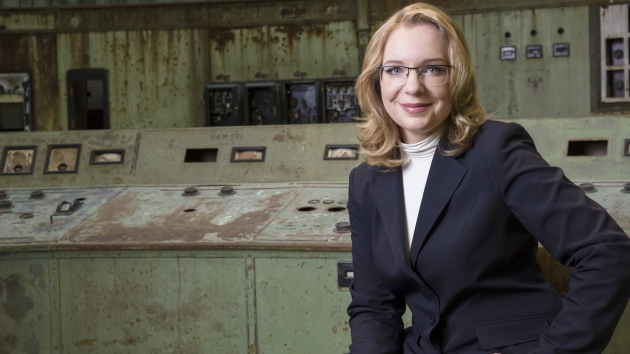 Prof. Dr. Claudia Kemfert, SRU: "Wir brauchen eine tiefgreifende Transformation der Industrie" - Prof. Dr. Claudia Kemfert leitet seit 2004 die Abteilung 'Energie, Verkehr, Umwelt' am Deutschen Institut für Wirtschaftsforschung (DIW Berlin) und ist Professorin für Energiewirtschaft und Energiepolitik an der Leuphana Universität. 2016 wurde sie in den Sachverständigenrat für Umweltfragen (SRU) berufen und ist derzeit Co-Vorsitzende des Ausschusses - Quelle: www.rolandhorn.de